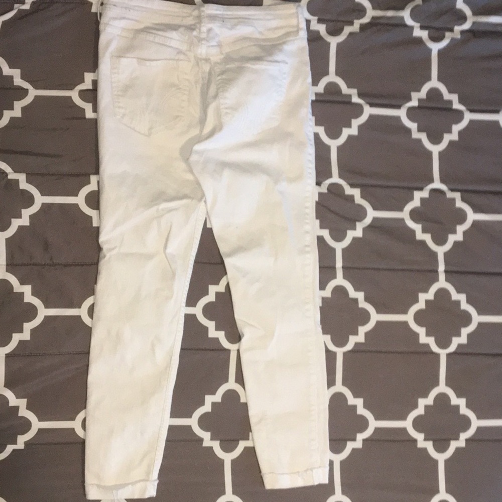 Hollister White High-Rise Distressed Crop.Sz:7/W28 - Picture 3 of 3